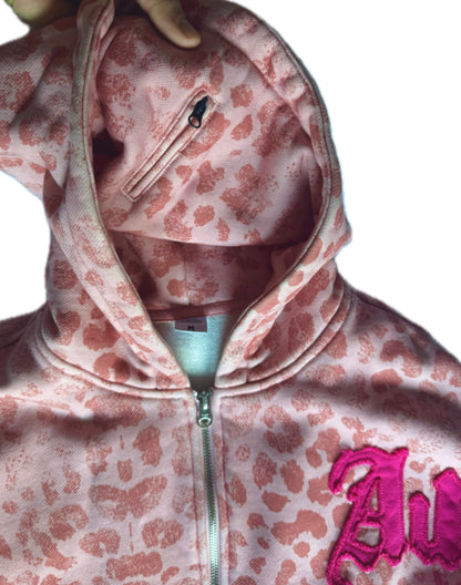 𝑷𝑰𝑵𝑲 𝑳𝑬𝑶𝑷𝑨𝑹𝑫 𝑯𝑶𝑶𝑫𝑰𝑬